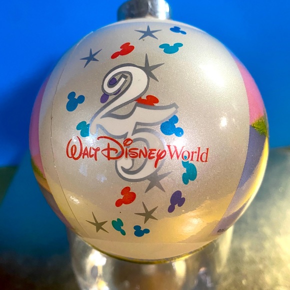 WALT DISNEY WORLD 25 YEARS REMEMBER THE MAGIC HOLIDAY CHRISTMAS ORNAMENT - Picture 2 of 16